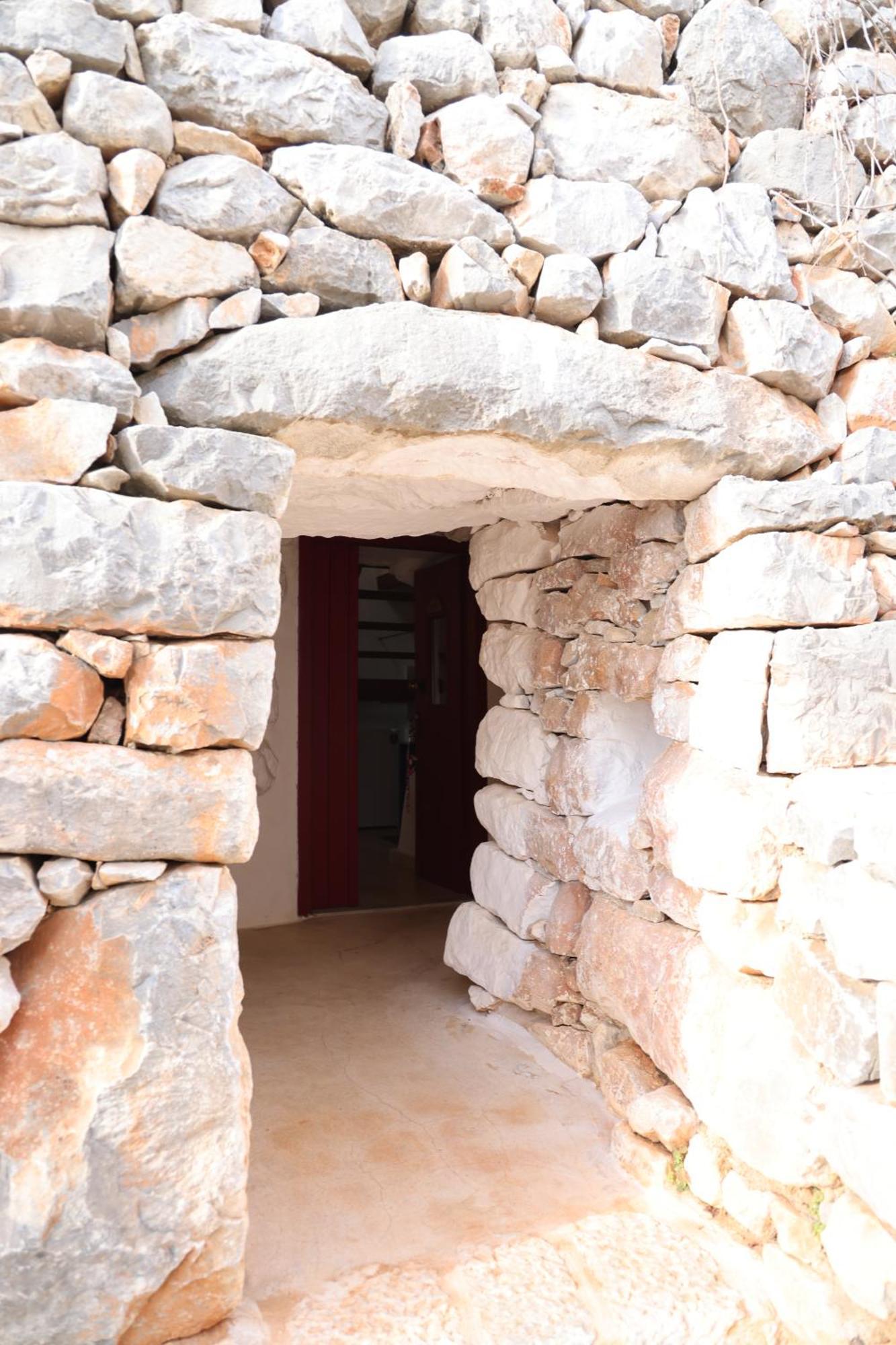 Hotel Lithos Stone